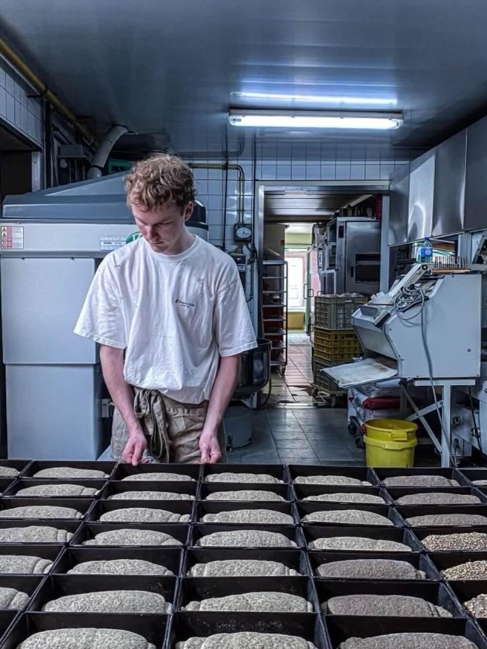 Picture of Juul Van de Velde working in a bakery